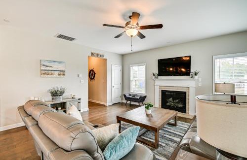 Fayetteville House | Pet-Friendly Fayetteville Home with Hot Tub!