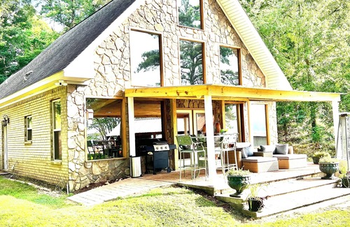 Deatsville Cabin | Pet Friendly+Fee