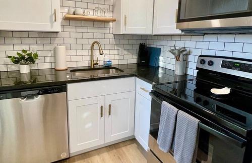 Joslyn Castle Apartment | Pet-Friendly Gem near Blackstone and UNMC
