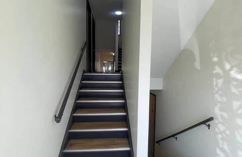 Joslyn Castle Apartment | Pet-Friendly Gem near Blackstone and UNMC