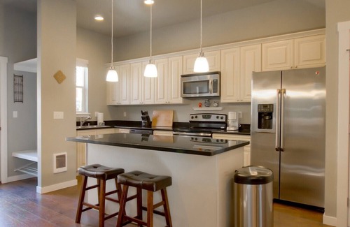 Central Tacoma House | Pet-Friendly Haven Centrally Located: 5 Minutes from Downtown Tacoma!