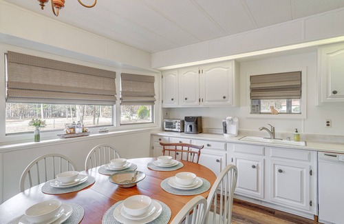 Higden House | Pet-Friendly Higden Getaway < 1 Mi to Marina!