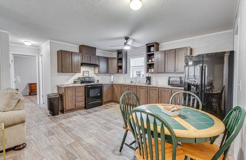 Laurelville House | Pet-Friendly Home ~ 10 Mi to Hocking Hills!