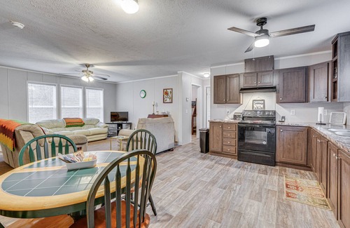 Laurelville House | Pet-Friendly Home ~ 10 Mi to Hocking Hills!