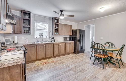Laurelville House | Pet-Friendly Home ~ 10 Mi to Hocking Hills!