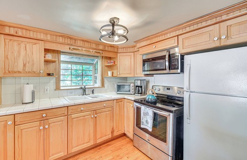 Edinburg House | Pet-Friendly Home w/Beach in Northville!