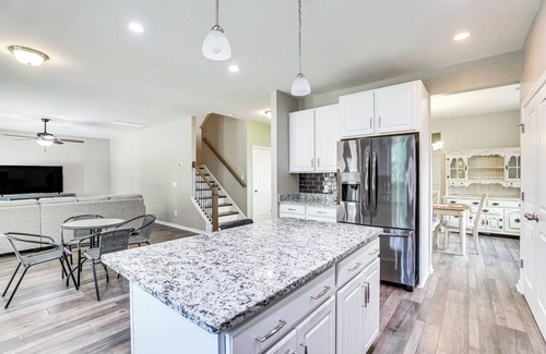Ladson House | Pet-Friendly Ladson Home: 23 Mi to Charleston!