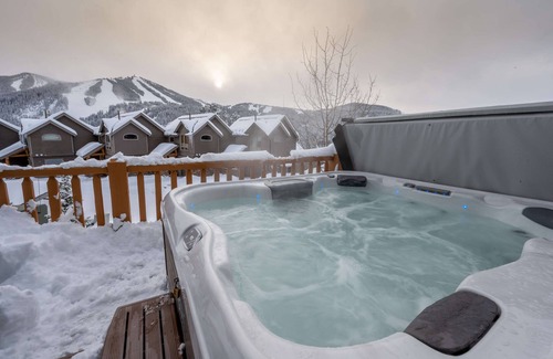 Winter Park House | 🐾 PET-FRIENDLY | Lakota Antlers 300 | Alpenglow Hot Tub Views | Game Room!