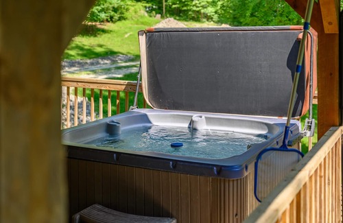 Unionville Cabin | Pet friendly, located by Lake Lemon