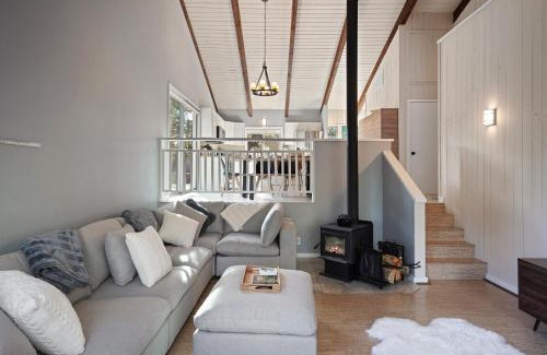 Bend House | Pet Friendly Pine Knoll Home