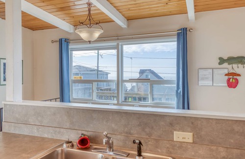 Roads End House | Pet Friendly Private Roads End Home One Block to the Beach!