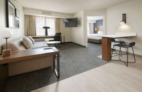 Fossil Creek Hotel | Pet-friendly Property! Outdoor Swimming Pool, Free Parking and Breakfast!