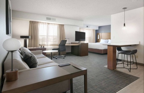 Fossil Creek Hotel | Pet-friendly Property! Outdoor Swimming Pool, Free Parking and Breakfast!