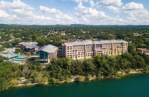 Lakeway Hotel | Pet-Friendly Property! Onsite Parking, Outdoor Pool Near Lakeway Country Club