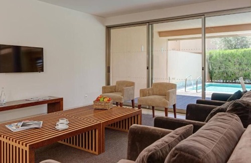 Salgados House | Pet-friendly Property! TWO Comfortable 3BR Villa with Private Pool, Full Kitchen