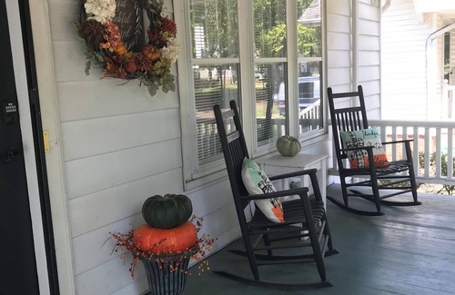 Springfield House | Pet friendly remodeled bungalow home just two blocks from Washington Park.