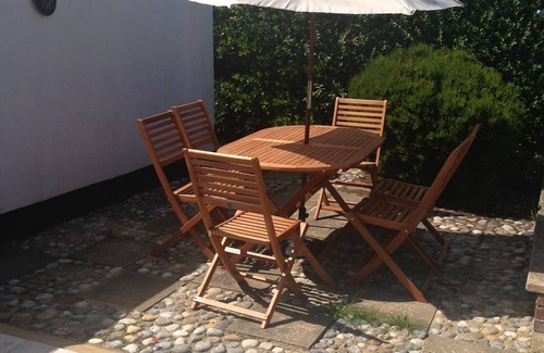 Scratby House | Pet-Friendly, Sea Views, Close to Norfolk Broads, easy access to sandy beach