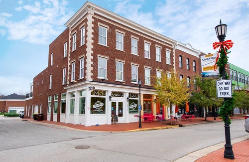 Prospect House | Pet-Friendly, Shops, Bourbon Trail, Downtown, Golf Local Dining, Fully Loaded