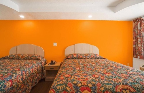 North Beach Hotel | Pet Friendly Stay Near Texas Aquarium – Parking Included