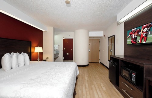 Palm Coast Hotel | Pet-Friendly Stay Near Palm Coast Marina w/Outdoor Pool, Garden & Free Parking!