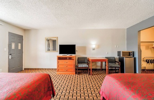 Vernon Hotel | Pet-Friendly Stay w/Spacious Layout – Perfect for Extended Relaxation