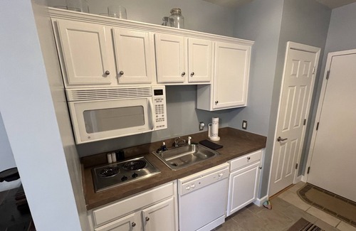 Huddleston Resort | Pet friendly studio Resort w/ Amenities Mariners Landing