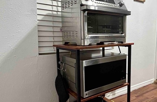 West Odessa Cabin | Pet-Friendly Tiny House | King Bed | Private Land