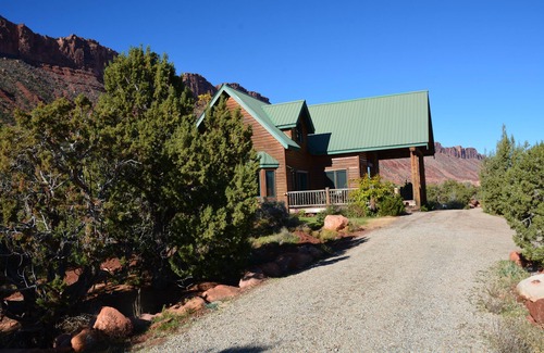 Castle Valley House | Pet friendly tranquil 3-bedroom house in Castle Valley, close to Moab and Arches