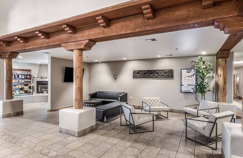 Palm Valley Hotel | Pet-Friendly Unit with Free Wifi, Free Parking, Pool, and Breakfast!