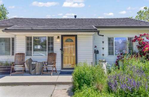 University Hills House | Petals 4 Pollinators Peaceful Stay In Denver