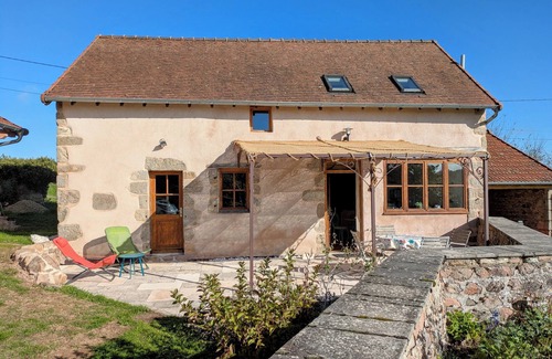 Chiddes House | Petit Gite with swimming pool and stunning views in the heart of the hills