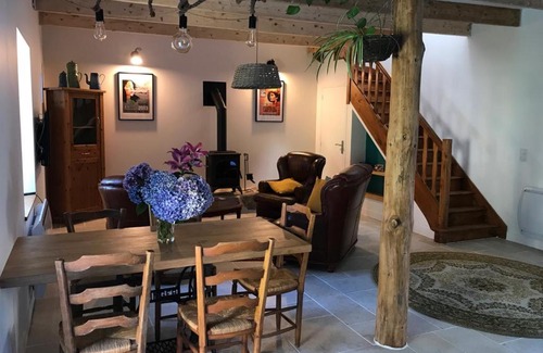 Yvias House | Petite maison chaleureuse