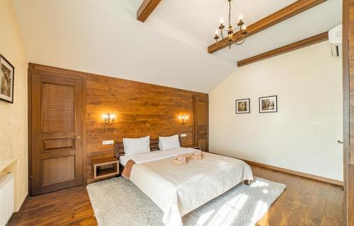 Shevchenkivs'kyi District Hotel | Petrani Nivki