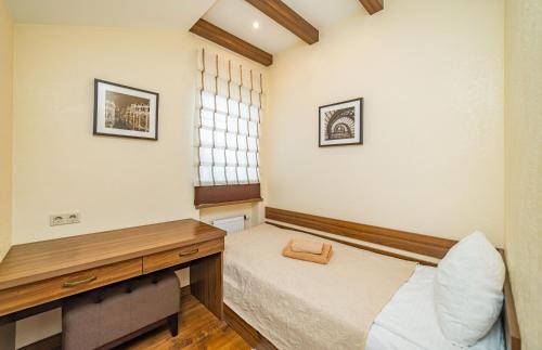 Shevchenkivs'kyi District Hotel | Petrani Nivki