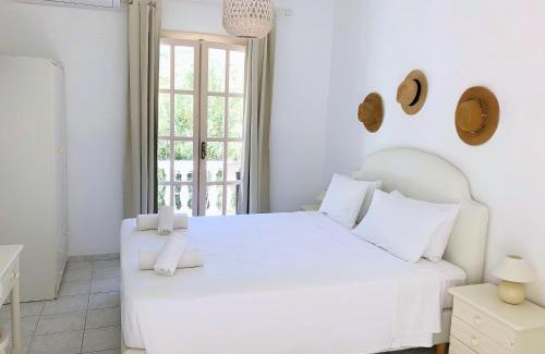 Taxiarchis House | Petrino