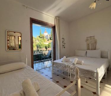 Melissopetra Apartment | PetrosStudios