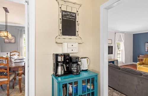 Lakeview House | Pets? YES! Hot Tub ★ Gym ★ Firepit ★ Game Room ★ Path to Winery