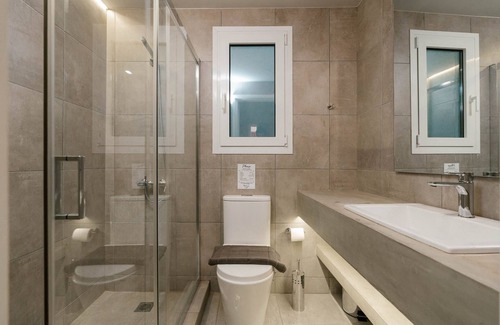 Omonia Apartment | Phaedrus Living: City Center Zenonos Suite