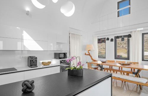 Santorini Villa | Phaos Cellaria Estate