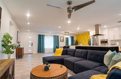 Park Scottsdale One House | Piña Bonita – 3BR Tropical Retreat w/Amazing Pool