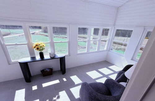 West Columbia House | Pickett’s Place-Modern Country Farmhouse with Rustic Charm, minutes from town.