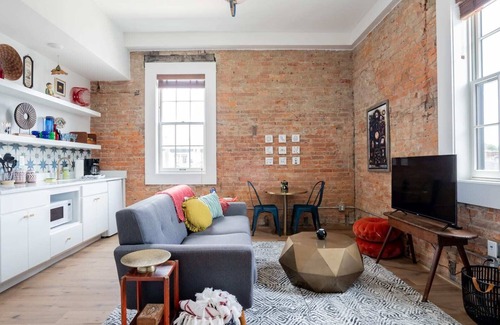 Covington Apartment | Pickle Factory Hotel—1BR Beside New Distillery!