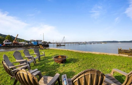Town of Orangetown House | Piermont Waterfront Villa! Sleeps up to 16 adults Luxuriously and In Style