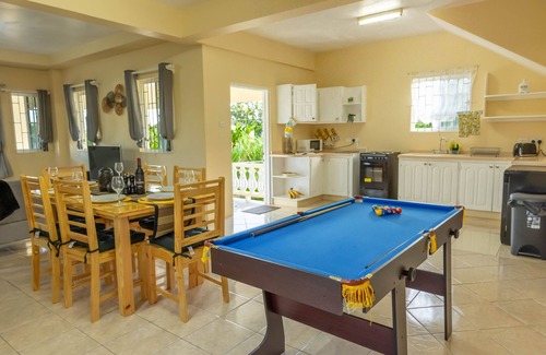 Arnos Vale House | Pierocks Highgate with Free Parking , WI-FI