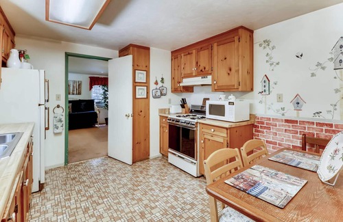 Nevada City Hotel | Piety Hill Cottages