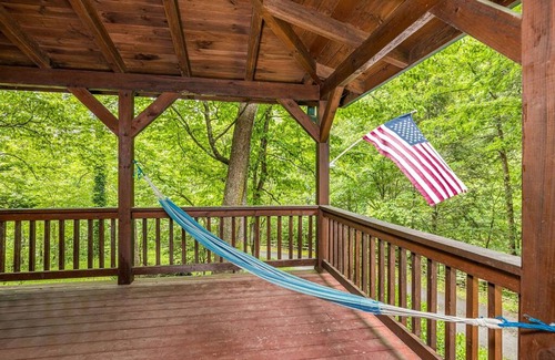 Gatlinburg - Pigeon Forge Apartment | Pigeon Forge Cabin Game Room Dog Friendly Hot Tub