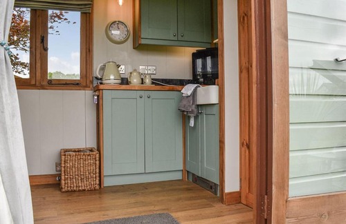Beaworthy House | Piglet