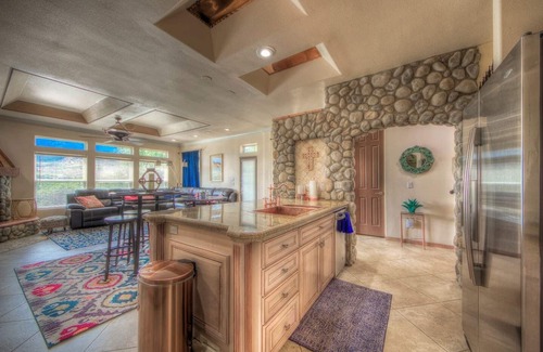 Colorado Springs House | Pike's Peak Villa ~Old Downtown Shopping ~ Views~ Perfect Location