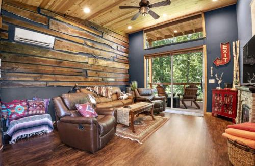 French Village Apartment | PIKES PEAK - Tiny Houses Of French Village