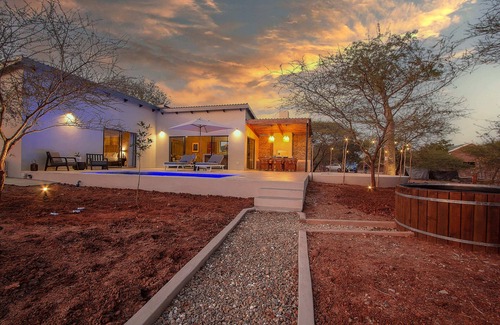 Marloth Park Villa | Pillows. Luxury Safari Villa - Kruger National Park
